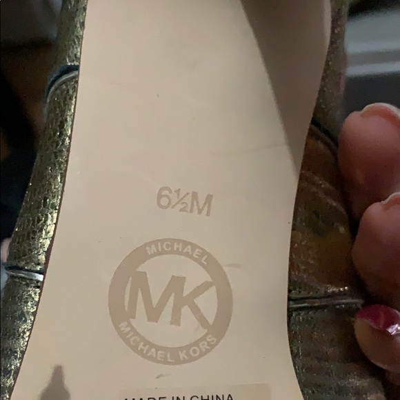 Brand new Michael Kors gold size 6 1/2 stilettos - Picture 5 of 5